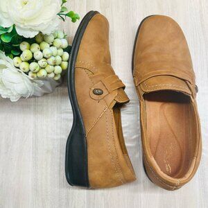 Easy Street Fargo Woman’s Flat Tan Shoe